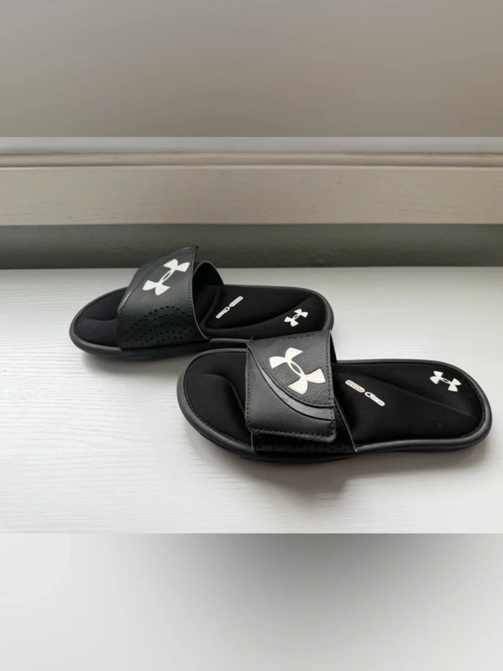 Under Armour Unite VI Adjustable Slide Sandals Black White Youth 3Y